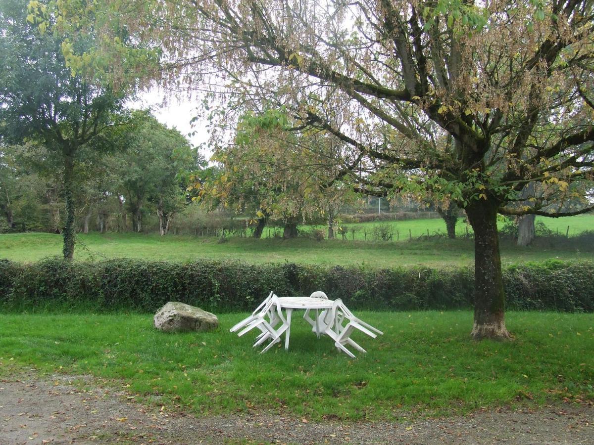 Gite A La Ferme Les Places La Chapelle-Bertrand Экстерьер фото
